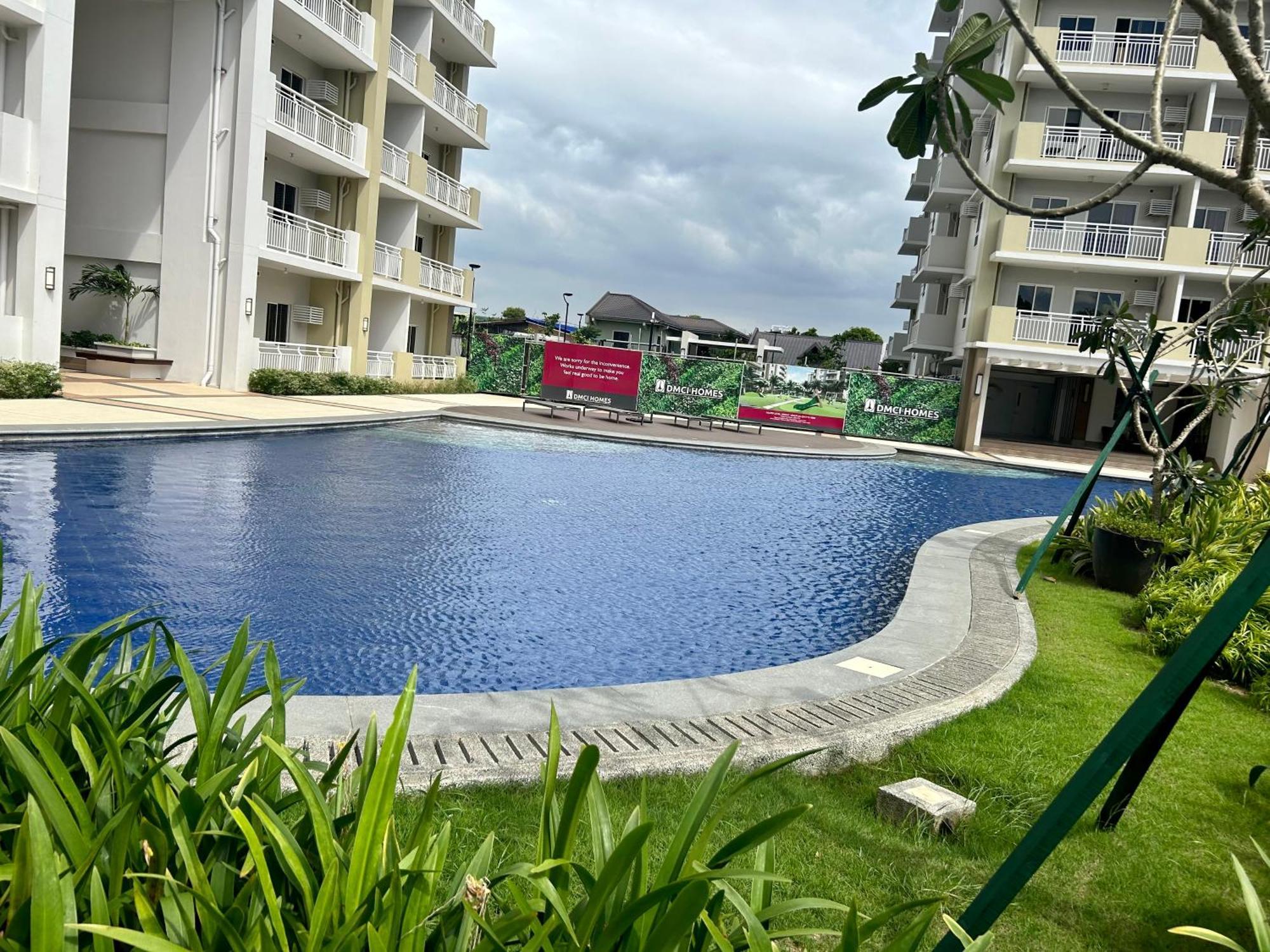 The Atherton Paranaque City Экстерьер фото