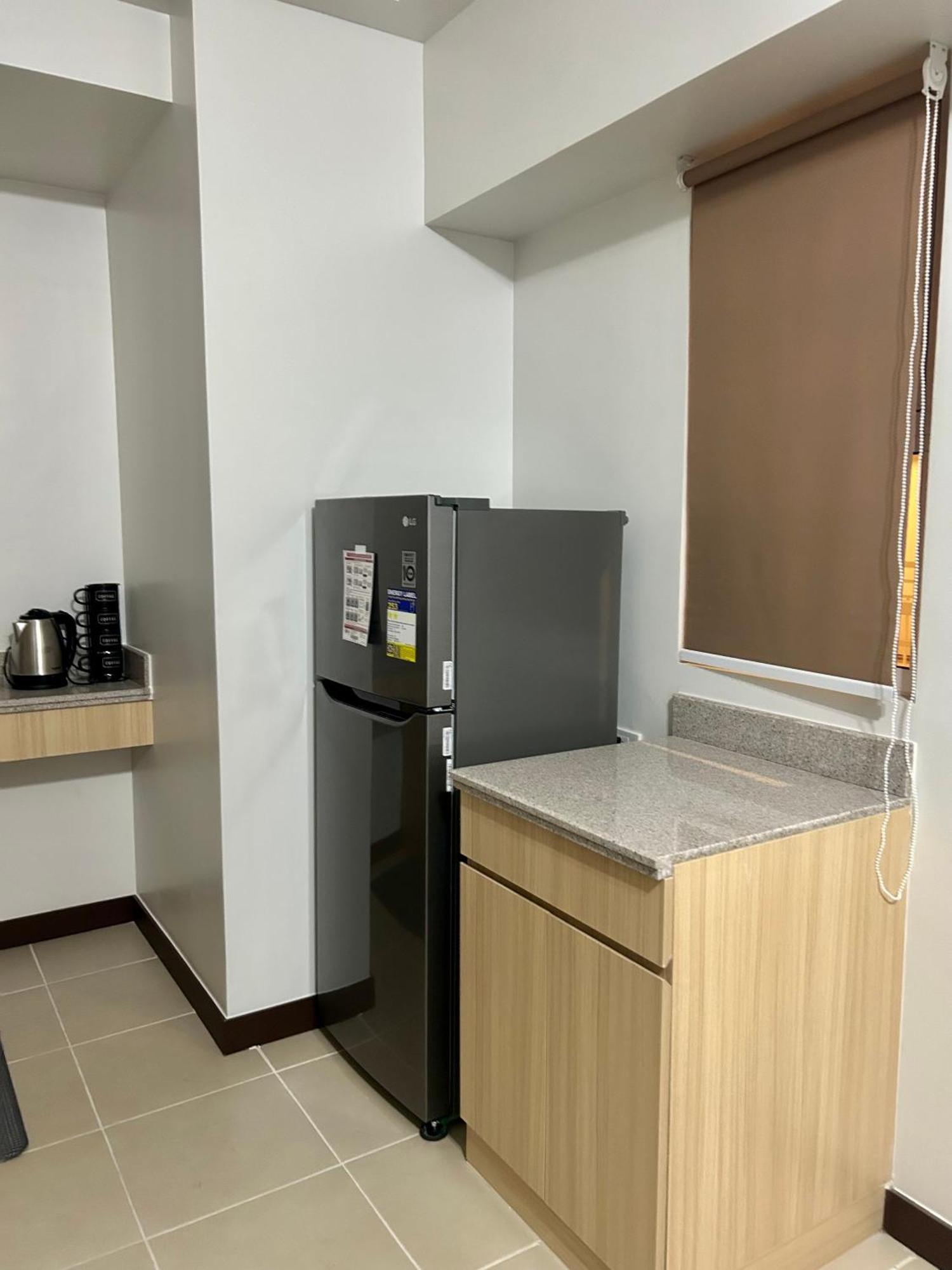 The Atherton Paranaque City Экстерьер фото