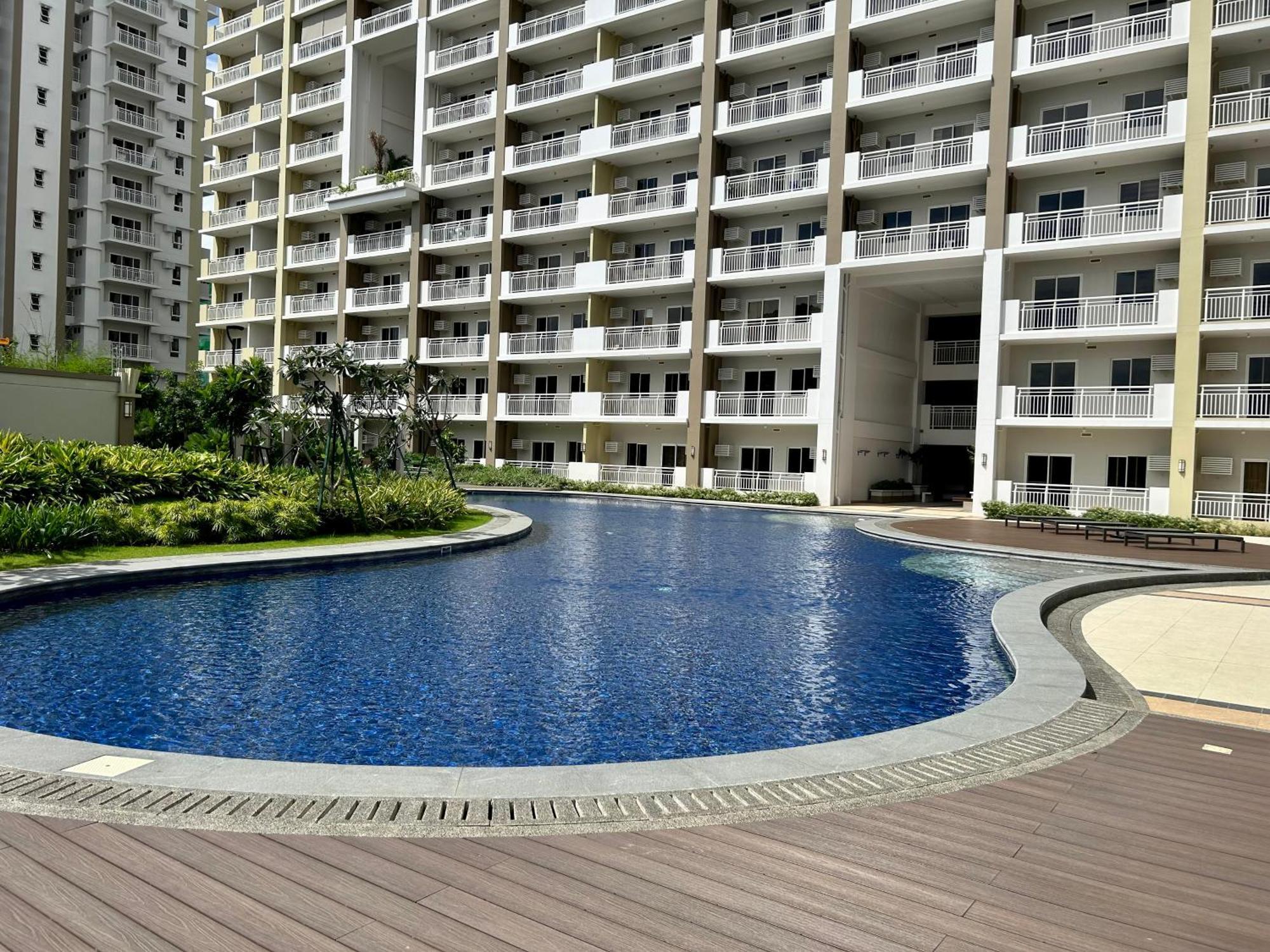 The Atherton Paranaque City Экстерьер фото