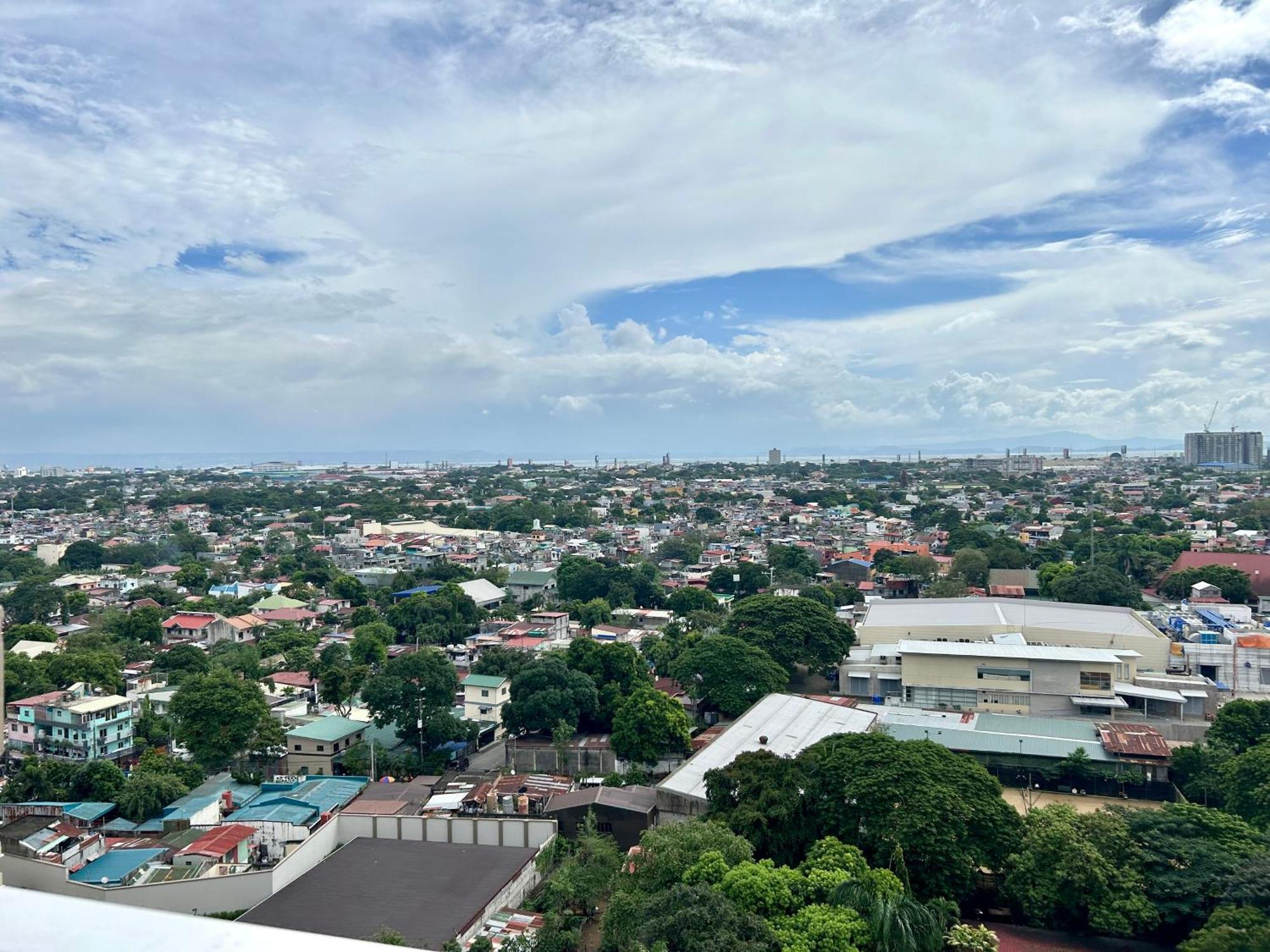 The Atherton Paranaque City Экстерьер фото