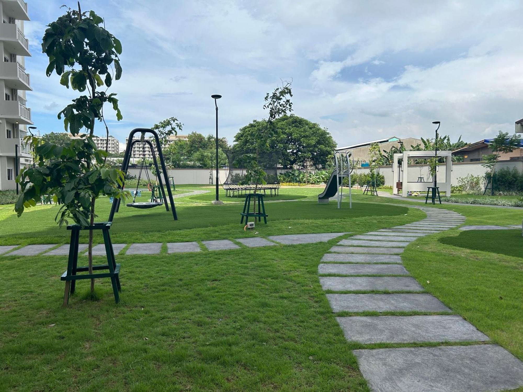 The Atherton Paranaque City Экстерьер фото