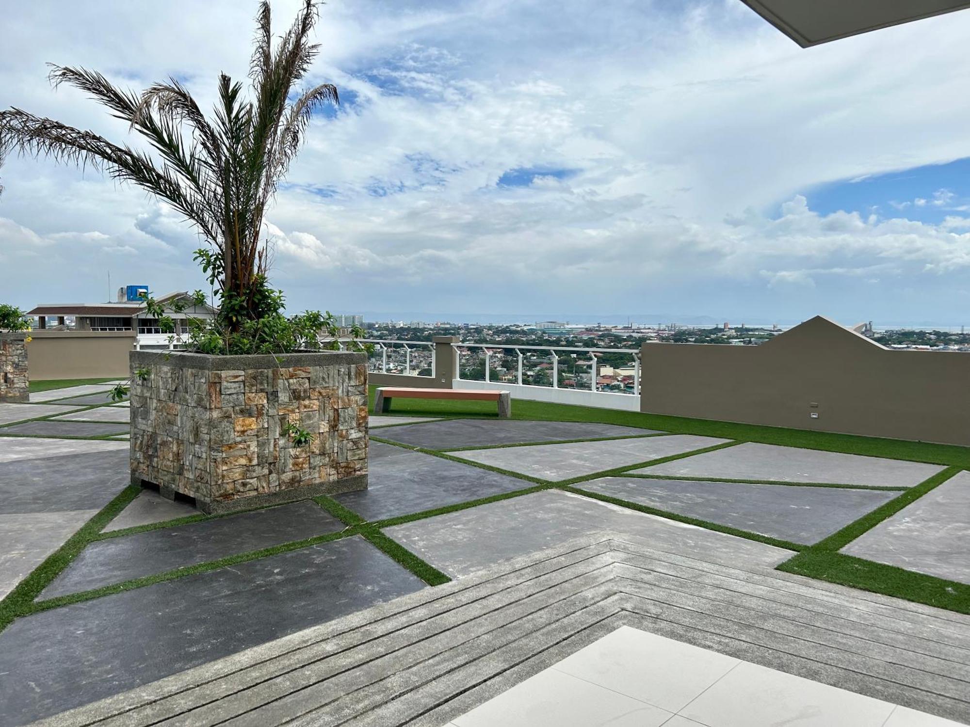 The Atherton Paranaque City Экстерьер фото